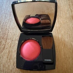 CHANEL Black Compact with Pink Blush and Brush